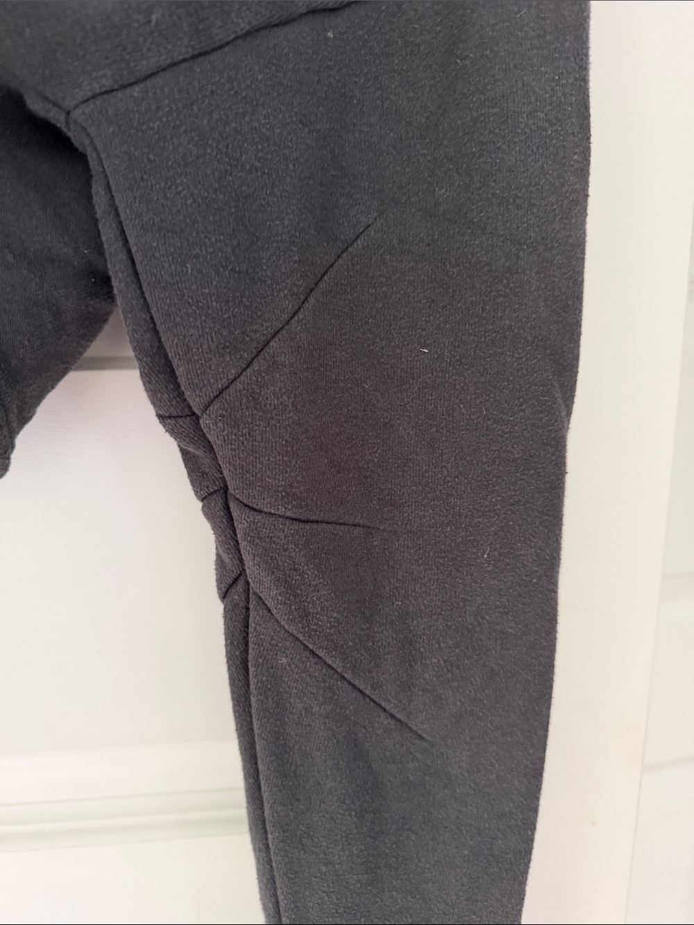 ALO Yoga cropped Black Fleece-Lined Zip Hoodie size Medium - Picture 3 of 6